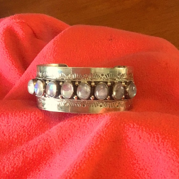 COPY - ABSOLUTELY GORG MOONSTONE CUFF BRACELET MUST SEE 👀 - Picture 6 of 9